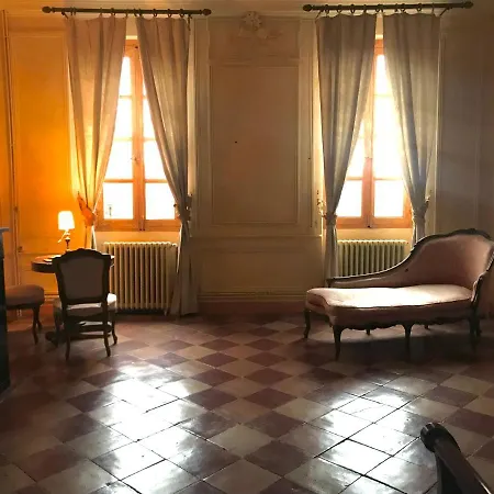 Au Chateau De Mauvaisin