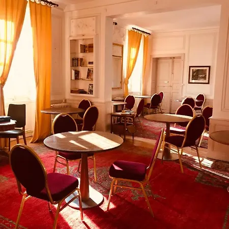 Au Chateau De Mauvaisin *